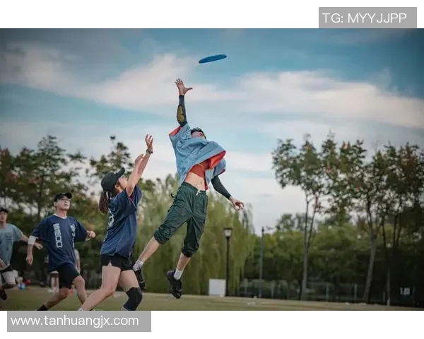 武汉飞盘队在极限运动嘉年华中的默契配合与精彩表现评析 武汉飞盘队在极限运动嘉年华中的默契配合与精彩表现评析