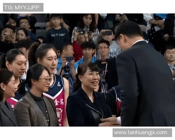 王芳独家分享篮球心得与技巧助你成为场上明星的秘诀 王芳独家分享篮球心得与技巧助你成为场上明星的秘诀