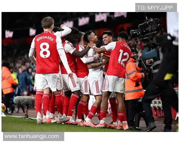 曼切斯特城迎战谢菲尔德联队争夺英超冠军荣耀之战 曼切斯特城迎战谢菲尔德联队争夺英超冠军荣耀之战