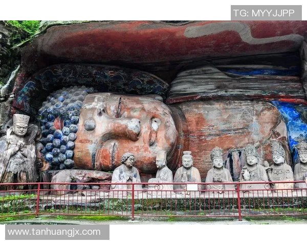 石刻雕塑艺术的历史传承与文化内涵探析 石刻雕塑艺术的历史传承与文化内涵探析